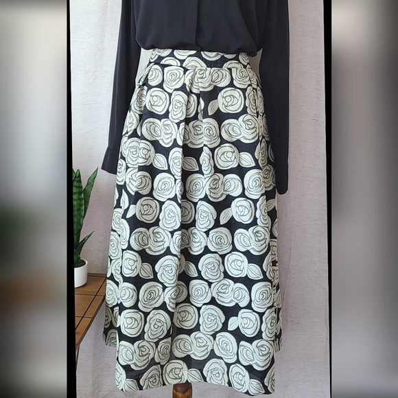 Woman's Skirt Rose Design - Picture 2 of 5